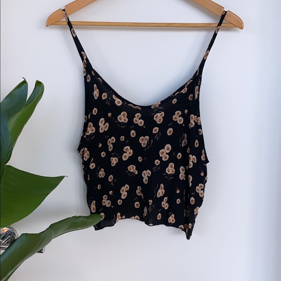 🌼flowy daisy crop tank🌼 - Picture 3 of 7